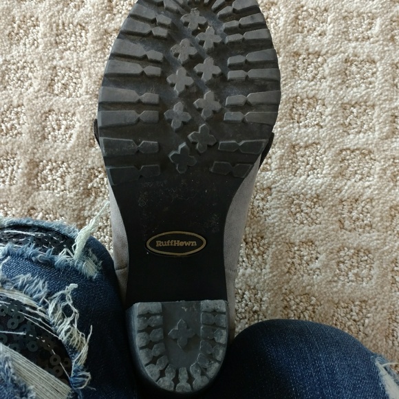 Light Gray Tasseled Shoes - Picture 6 of 7